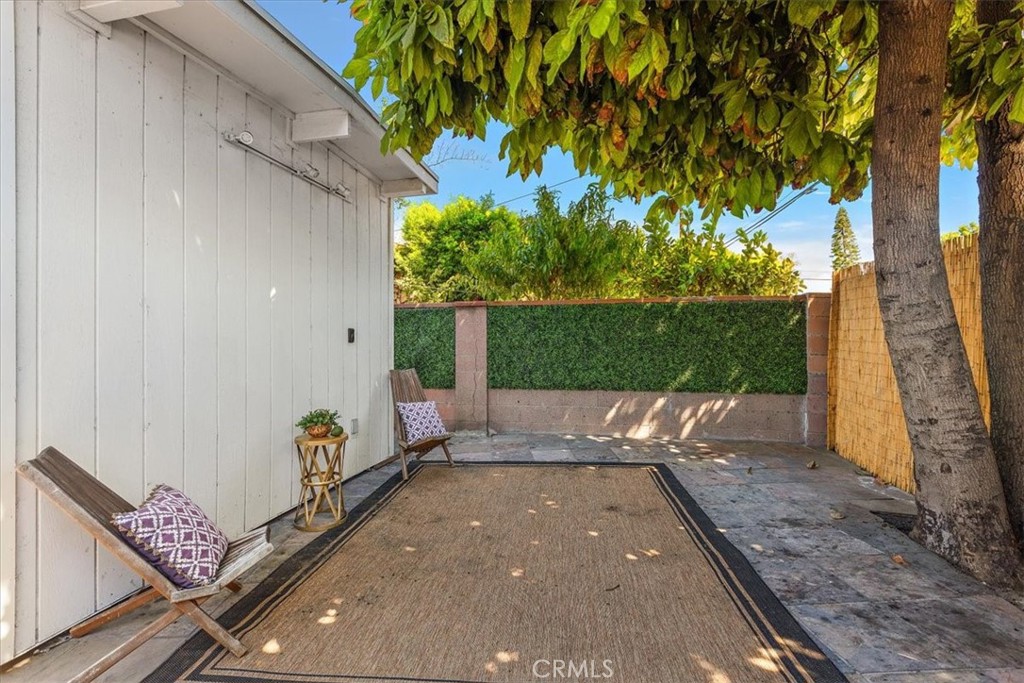 2820 S La Brea Avenue