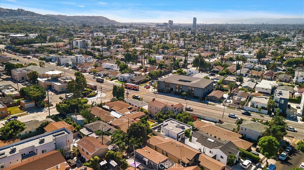 2820 S La Brea Avenue