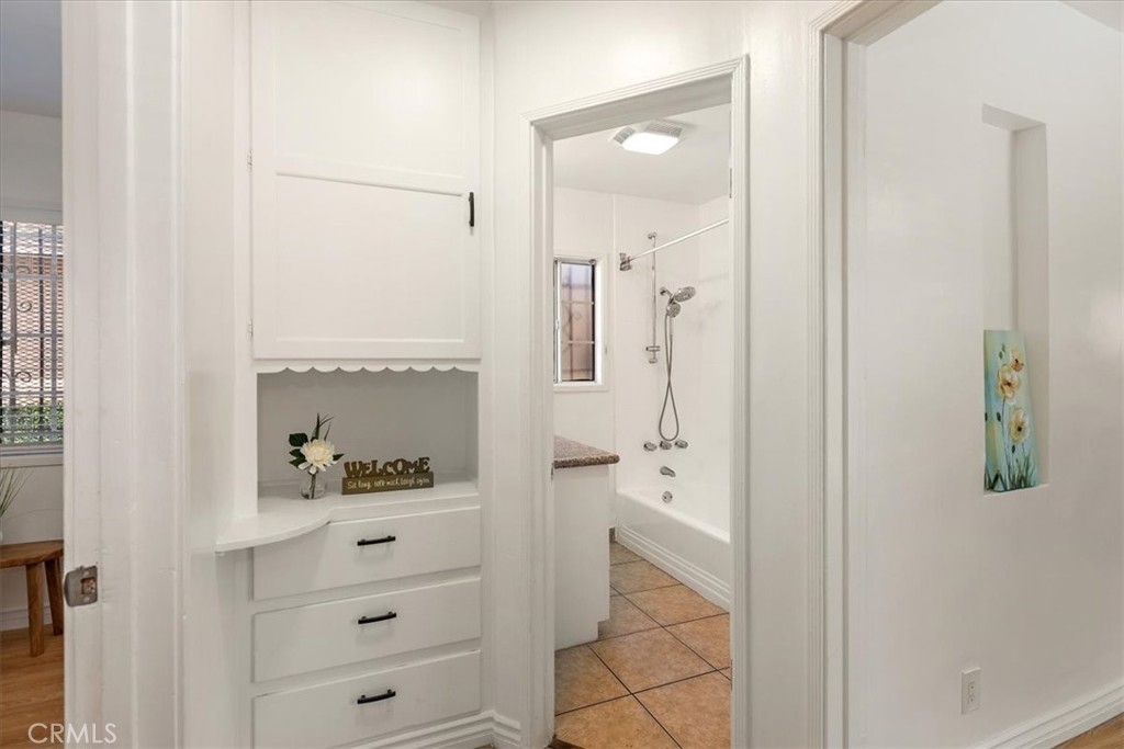 2820 S La Brea Avenue