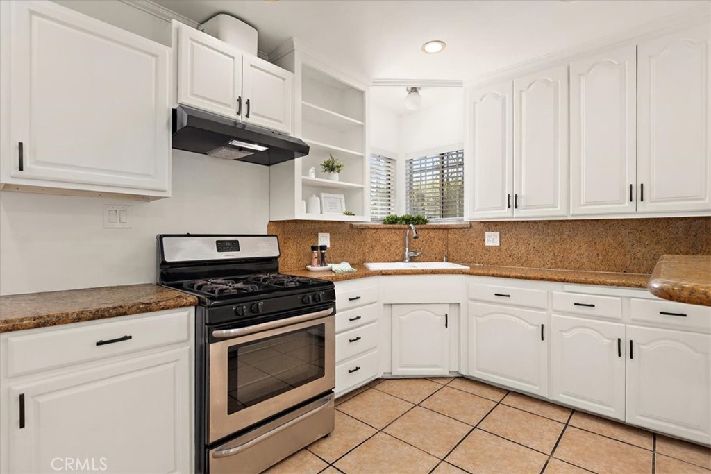 2820 S La Brea Avenue