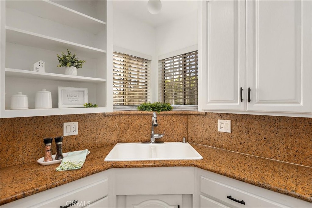 2820 S La Brea Avenue