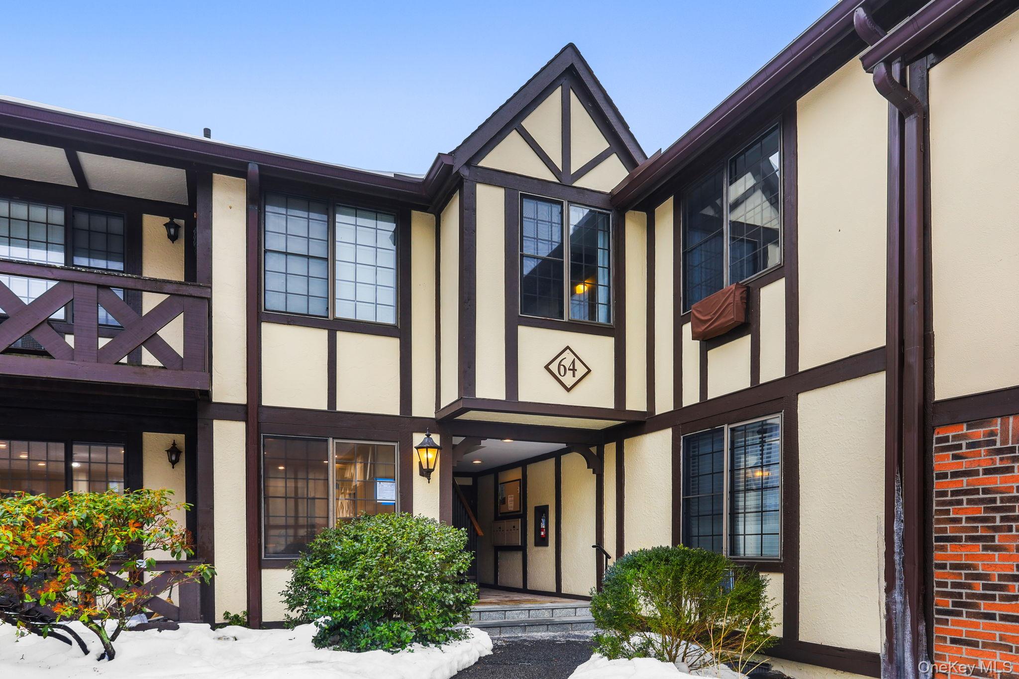 64 Foxwood Drive Unit: 8