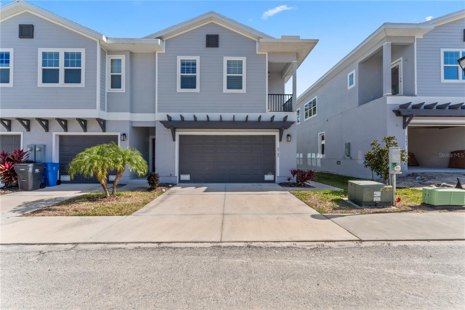 5747 DESERT ROSE PL