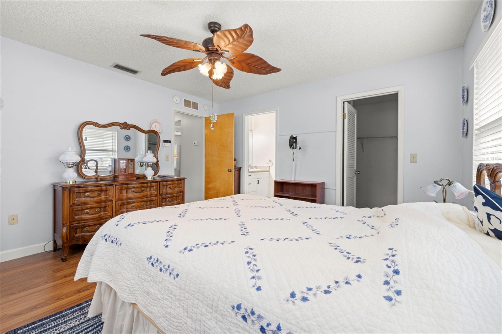 4706 CYPRESS TREE DR