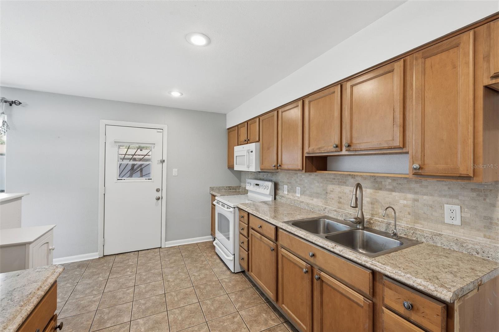 4522 S TRASK ST