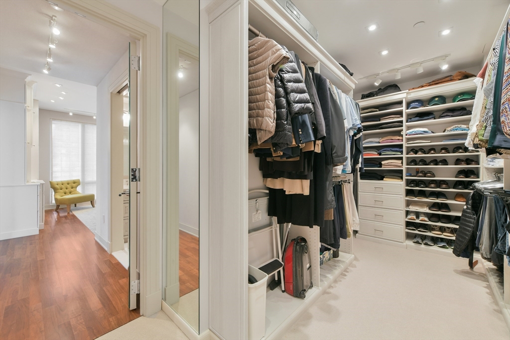 500 Atlantic Ave # B Unit: 14-B