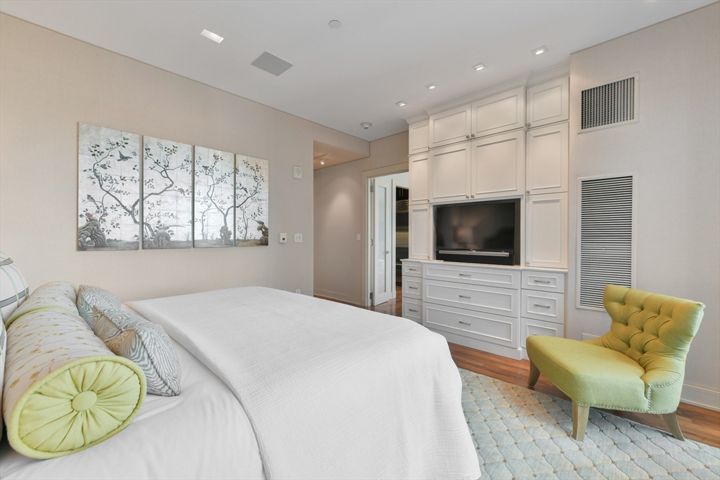 500 Atlantic Ave # B Unit: 14-B