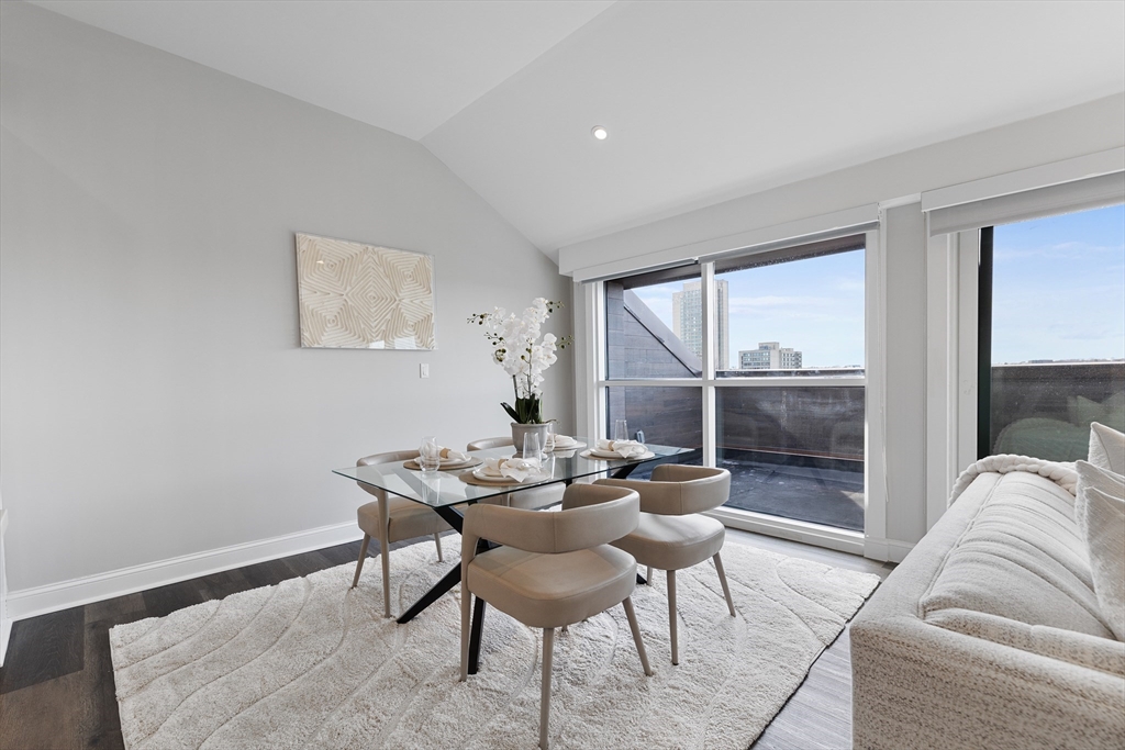 771 Harrison Ave Unit: PH612