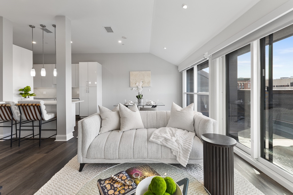 771 Harrison Ave Unit: PH612