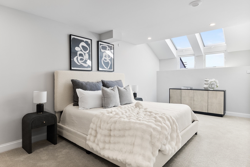771 Harrison Ave Unit: PH612