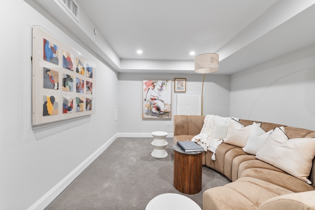 771 Harrison Ave Unit: PH612