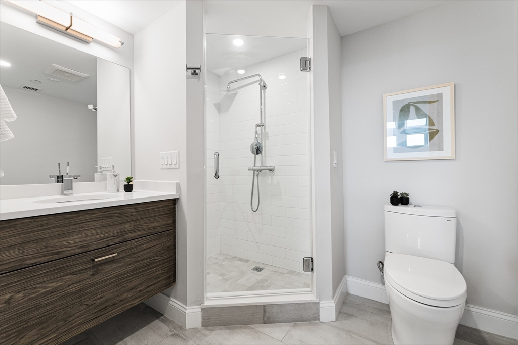 771 Harrison Ave Unit: PH612