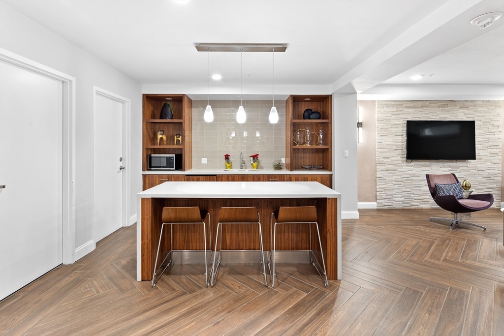 771 Harrison Ave Unit: PH612