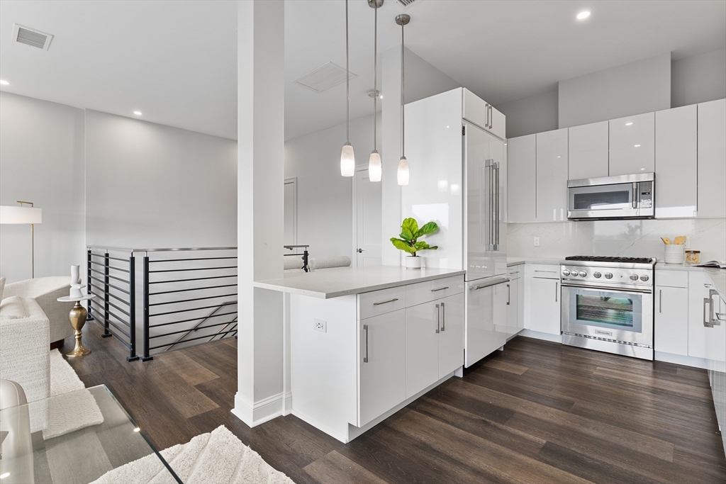 771 Harrison Ave Unit: PH612
