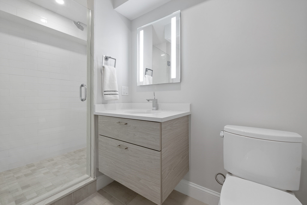771 Harrison Ave Unit: PH612