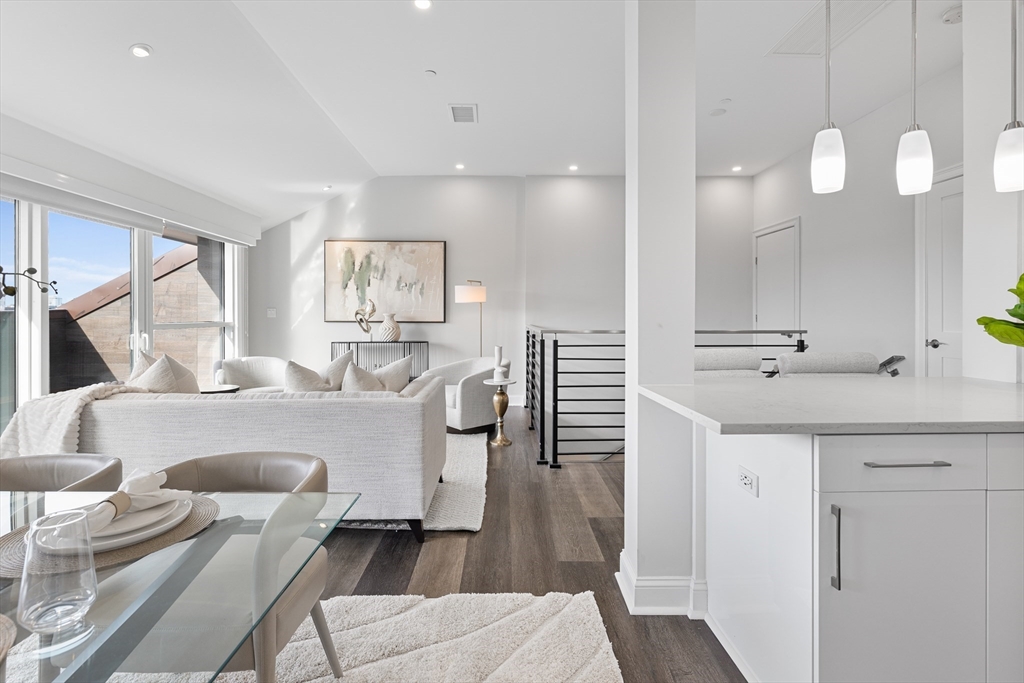 771 Harrison Ave Unit: PH612