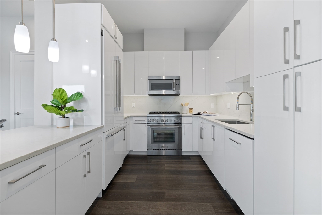 771 Harrison Ave Unit: PH612
