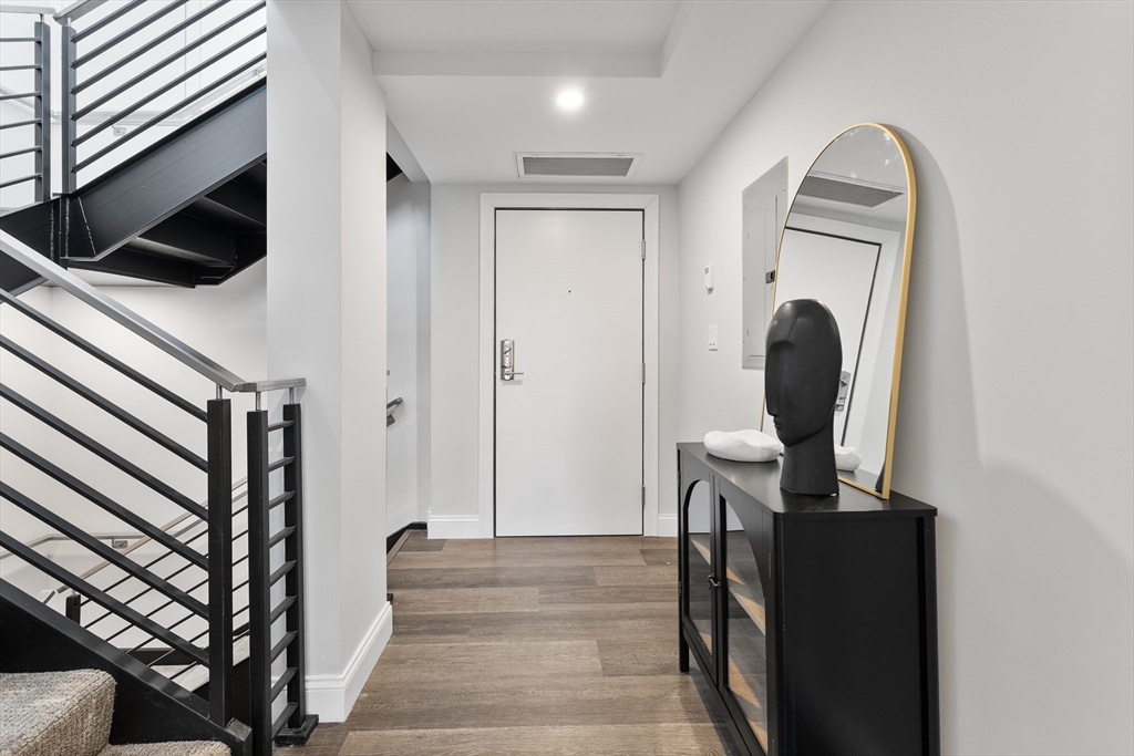 771 Harrison Ave Unit: PH612