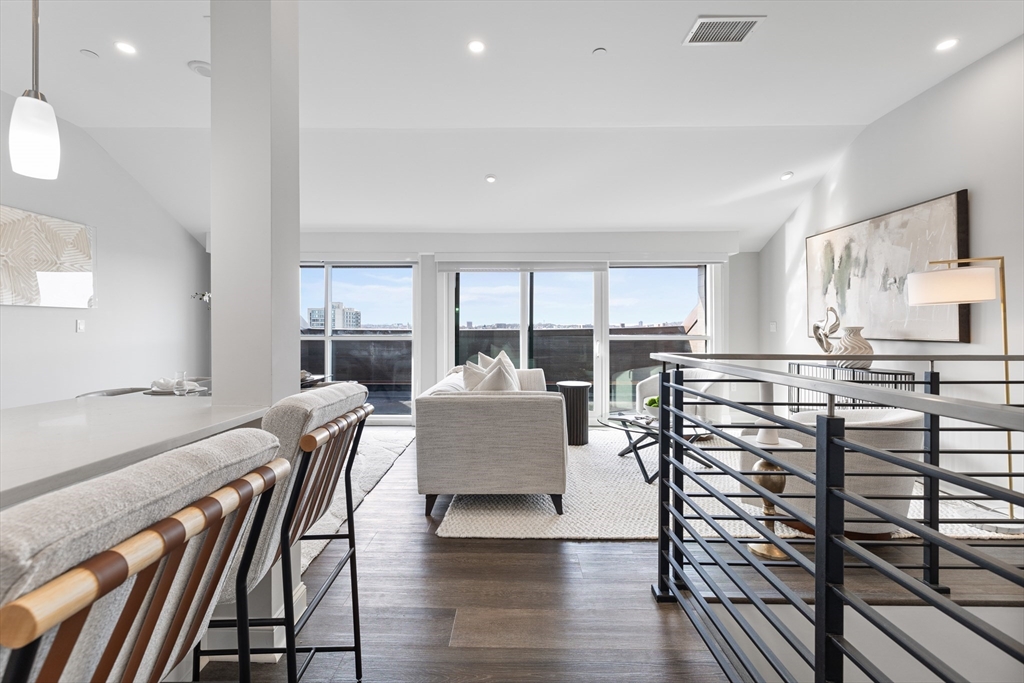 771 Harrison Ave Unit: PH612