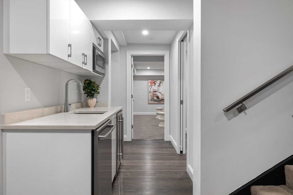 771 Harrison Ave Unit: PH612