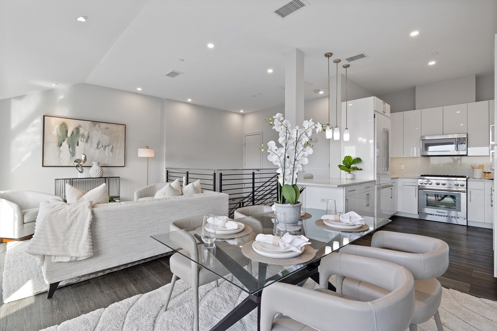 771 Harrison Ave Unit: PH612