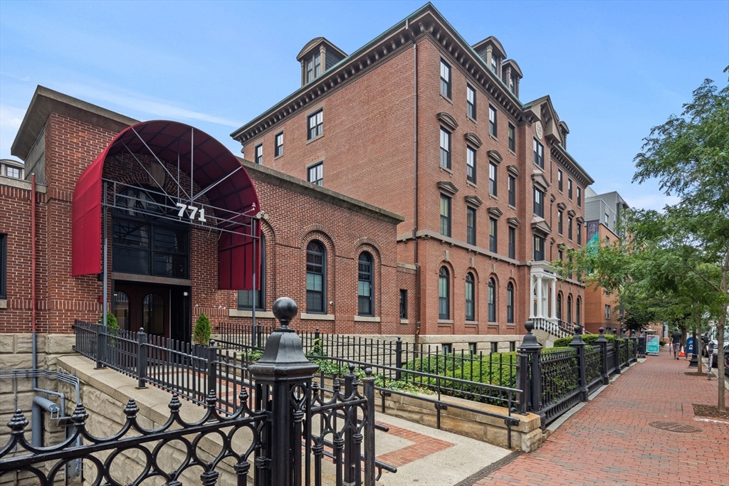 771 Harrison Ave Unit: PH612