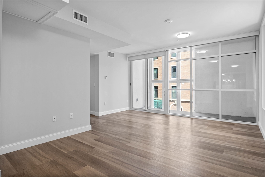 771 Harrison Ave # 305