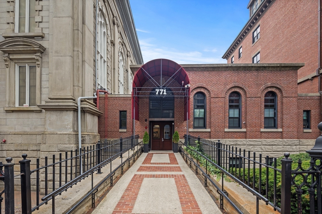 771 Harrison Ave # 305