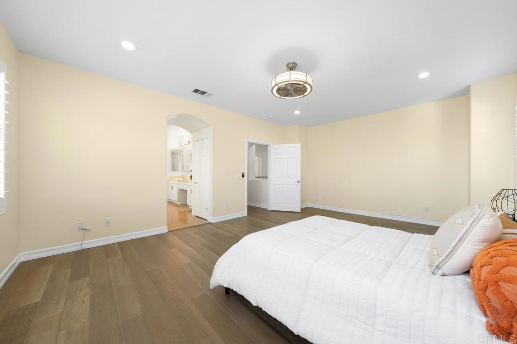 724 Crooked Path Place