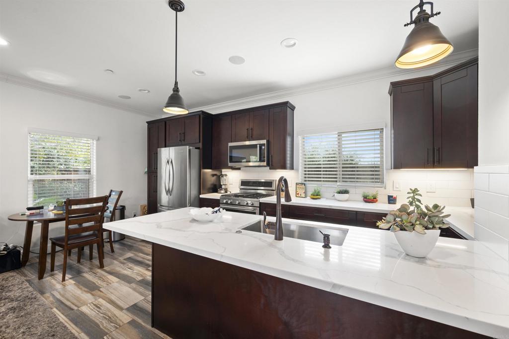 3024 NATUREVIEW Court