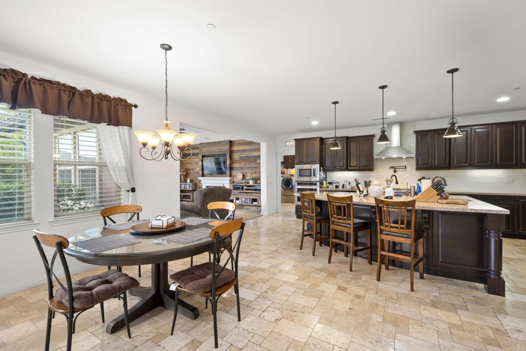 3024 NATUREVIEW Court