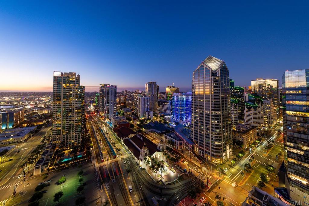 888 W E Street 3006