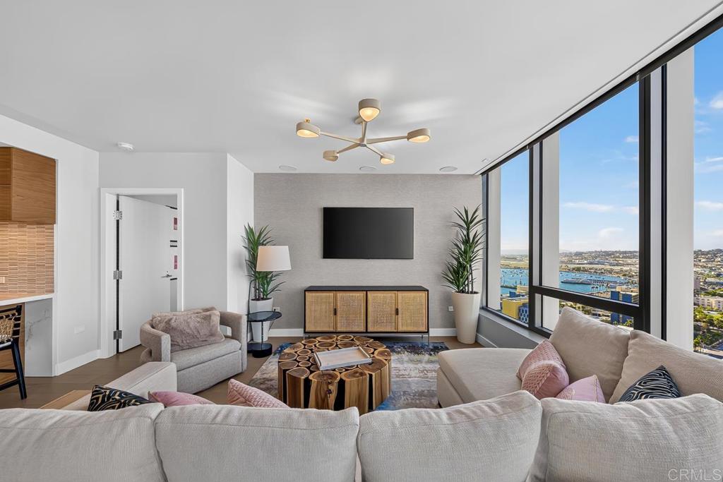 888 W E Street 3006