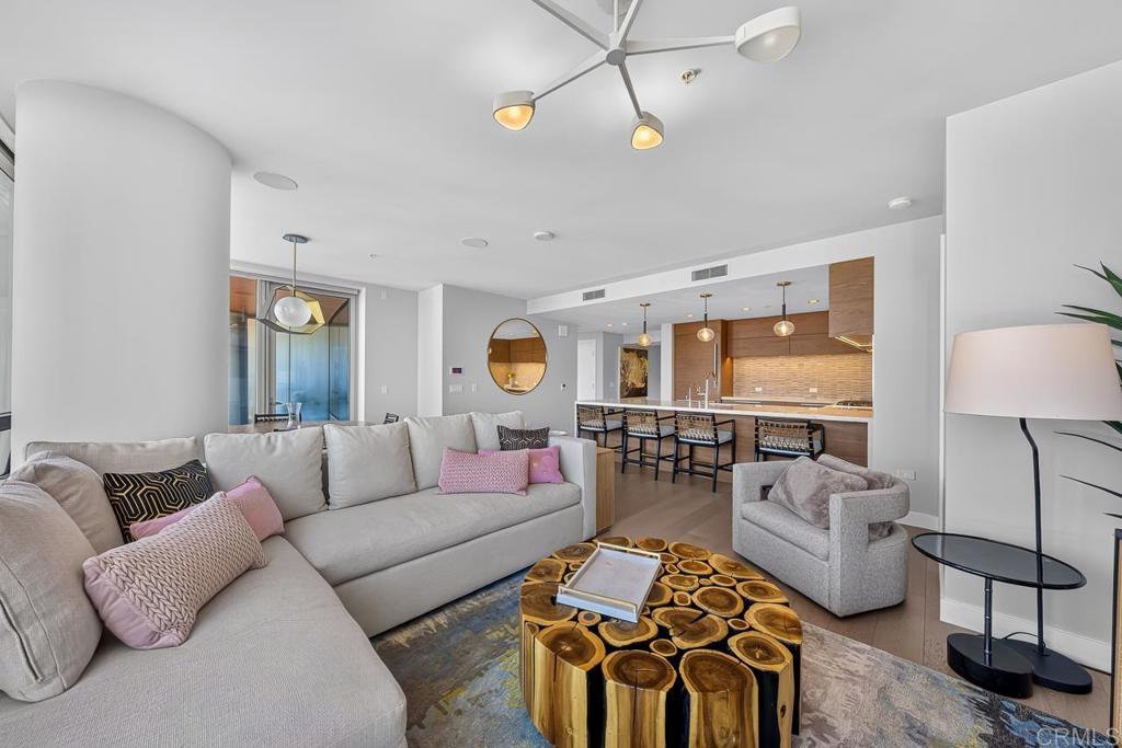 888 W E Street 3006