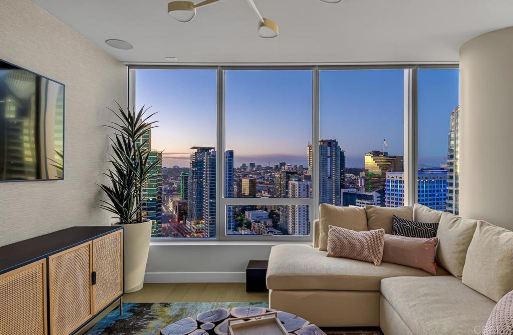 888 W E Street 3006