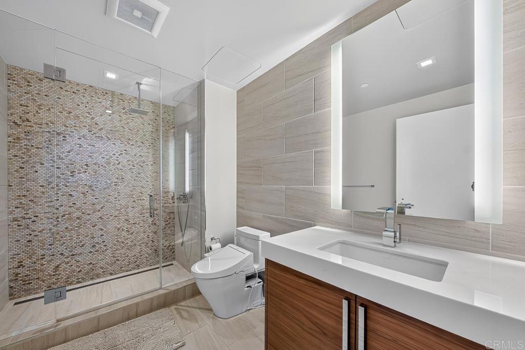 888 W E Street 3006
