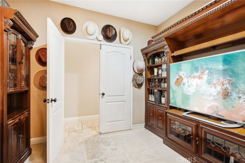 932 S Camerford Lane