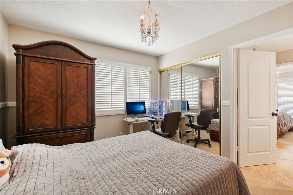 932 S Camerford Lane