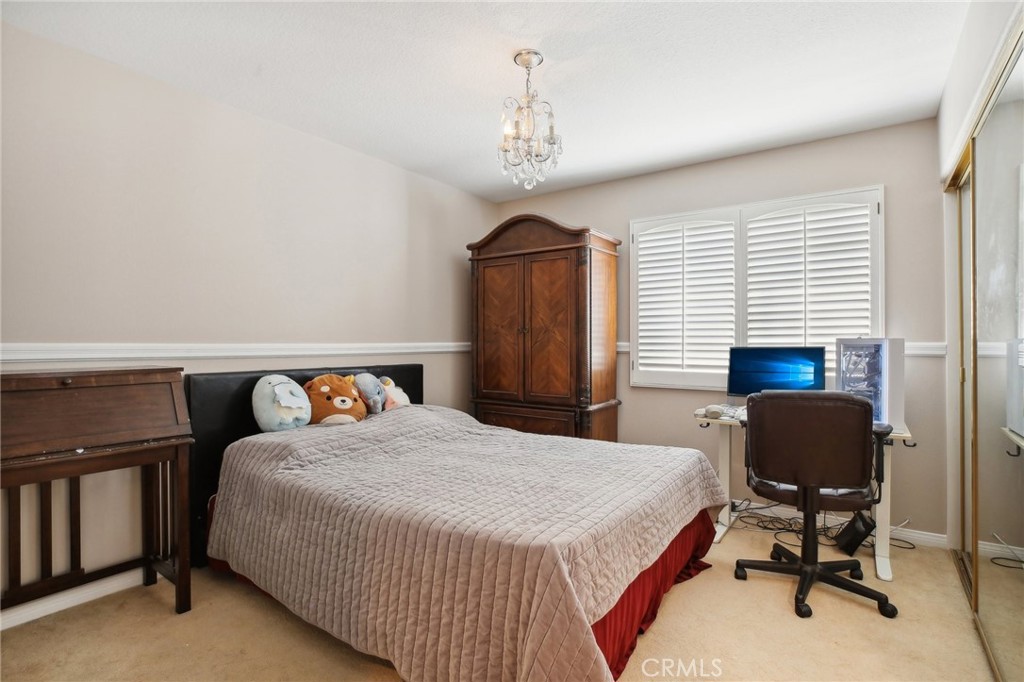 932 S Camerford Lane