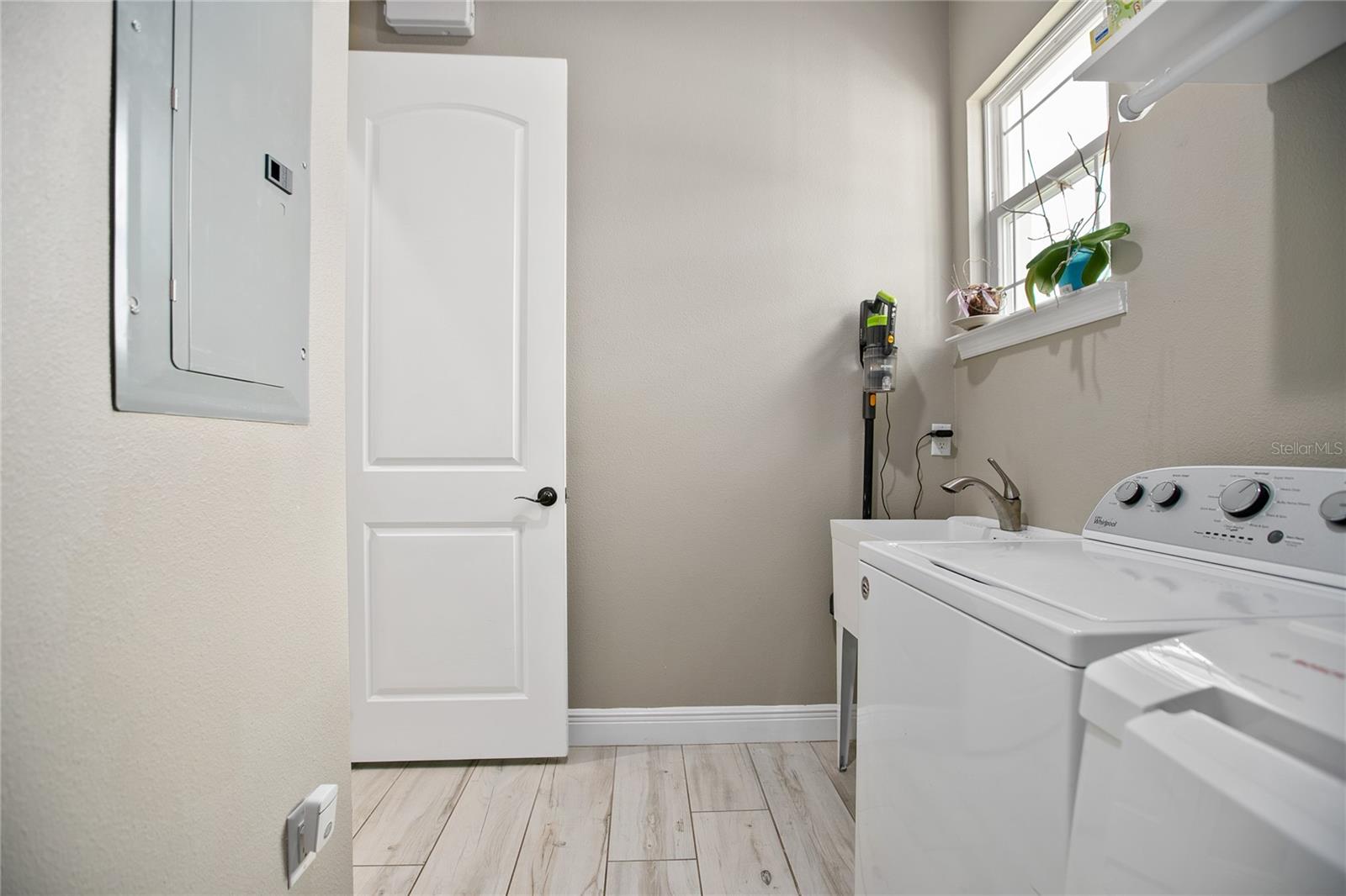 1980 E KICKLIGHTER RD