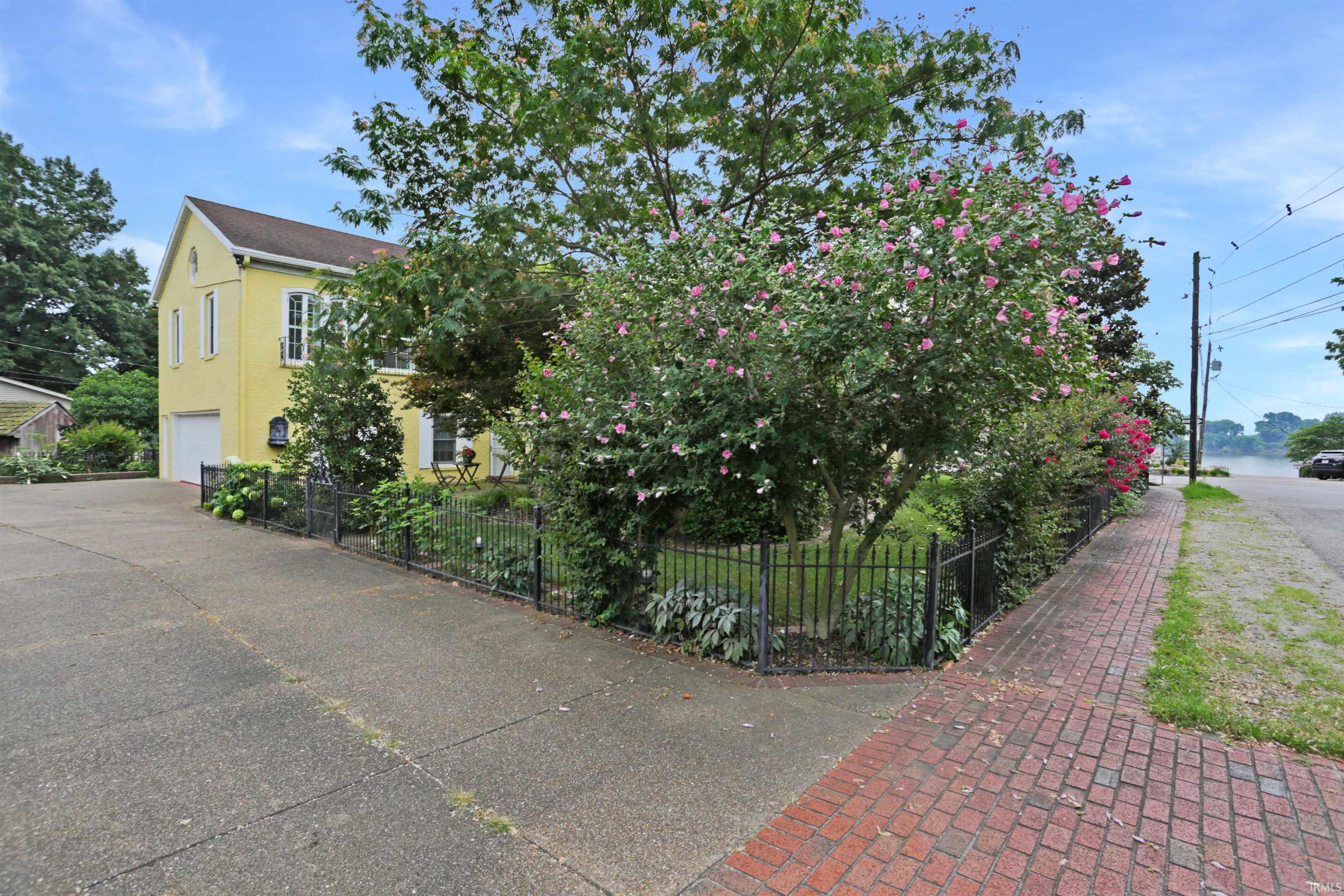 422 W Water Street