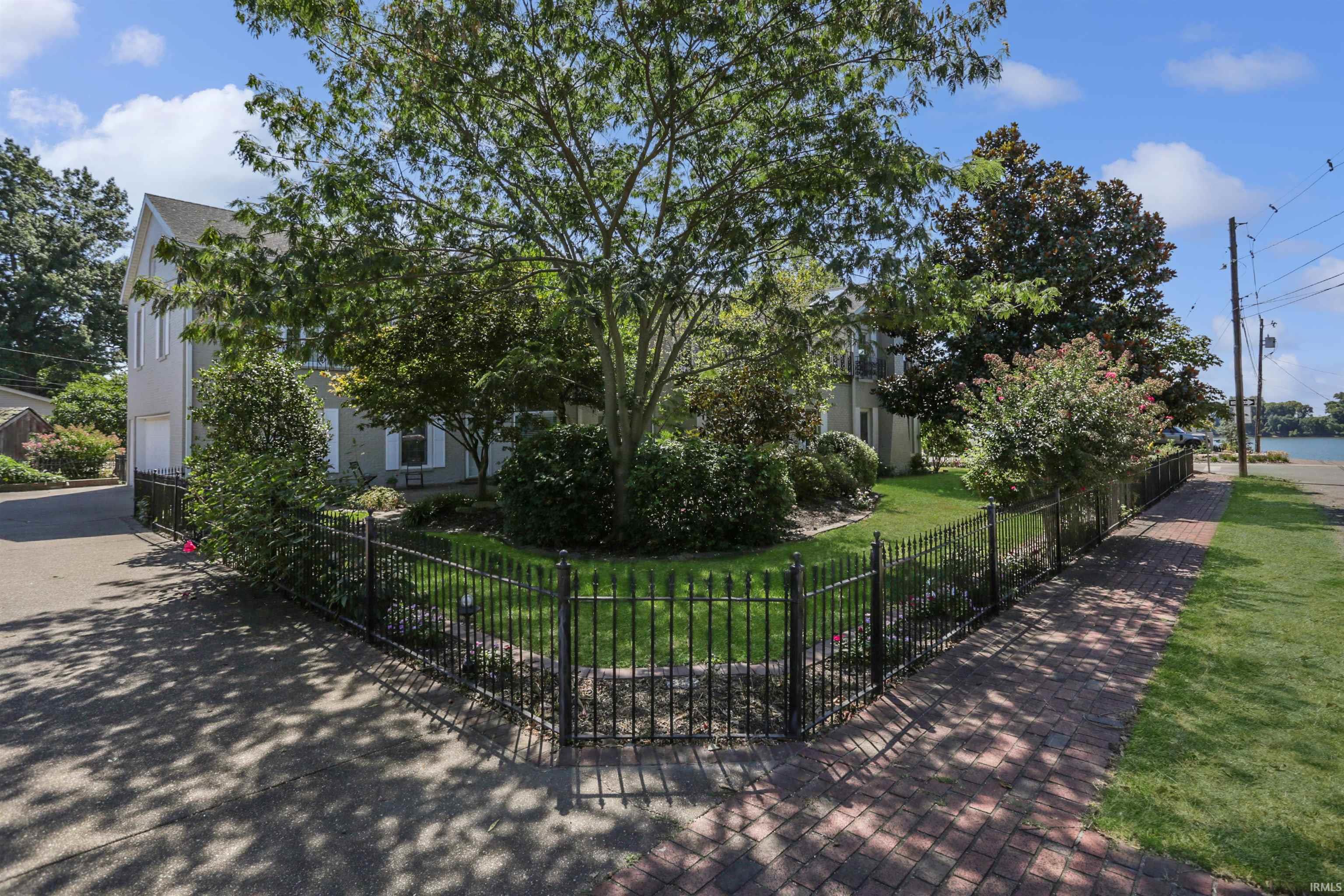 422 W Water Street