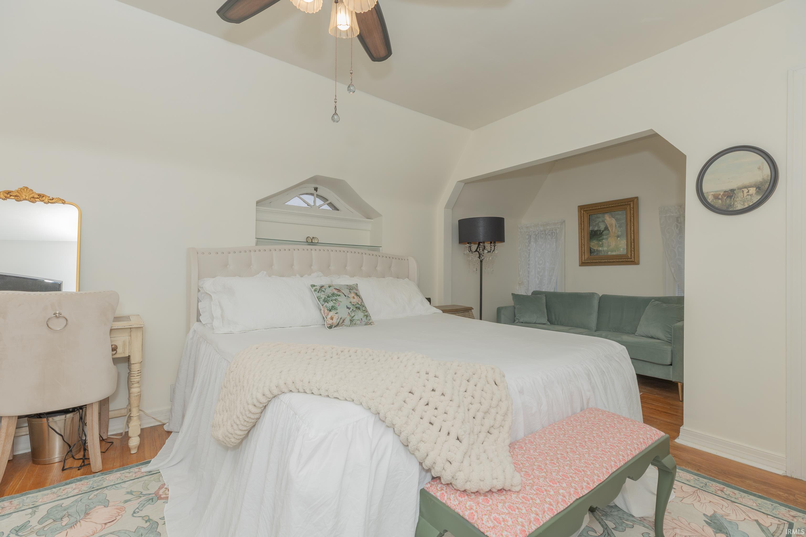 2913 E Mulberry Street