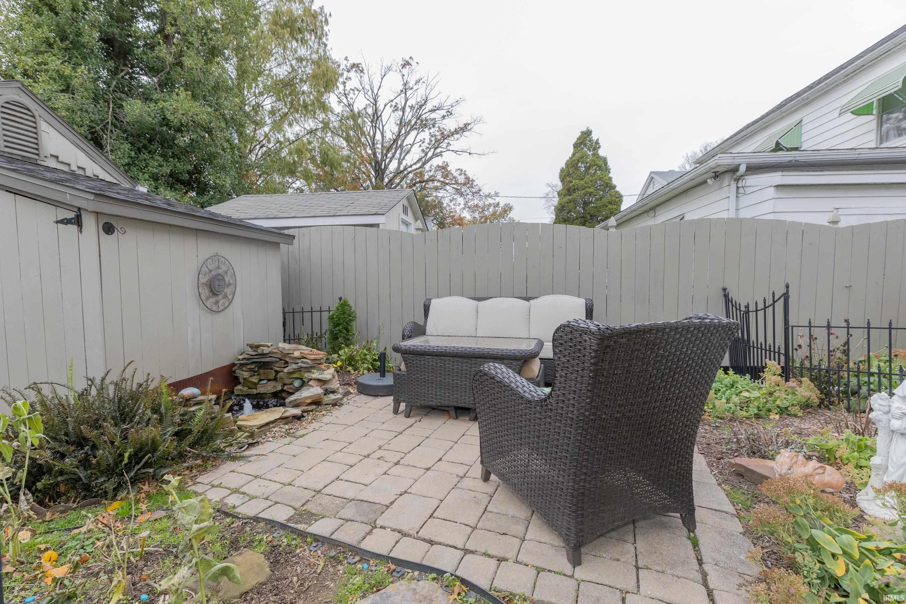 2913 E Mulberry Street