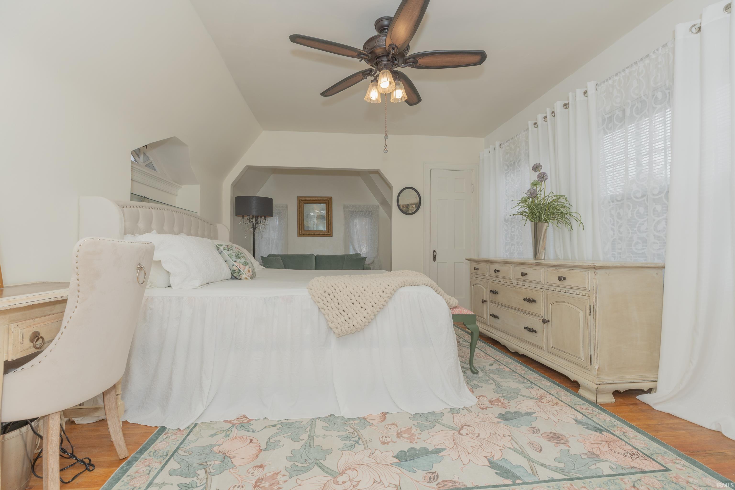 2913 E Mulberry Street