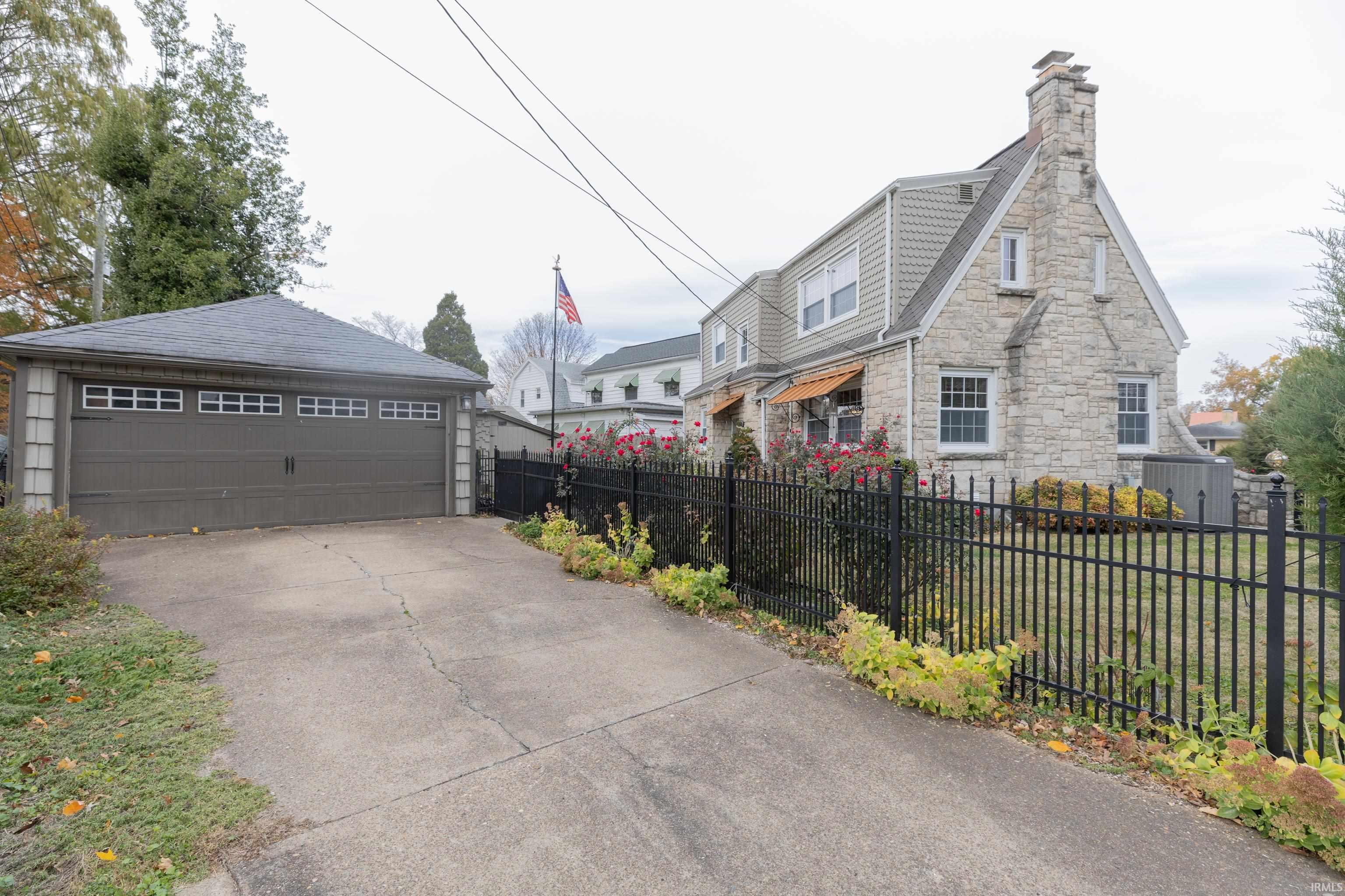 2913 E Mulberry Street