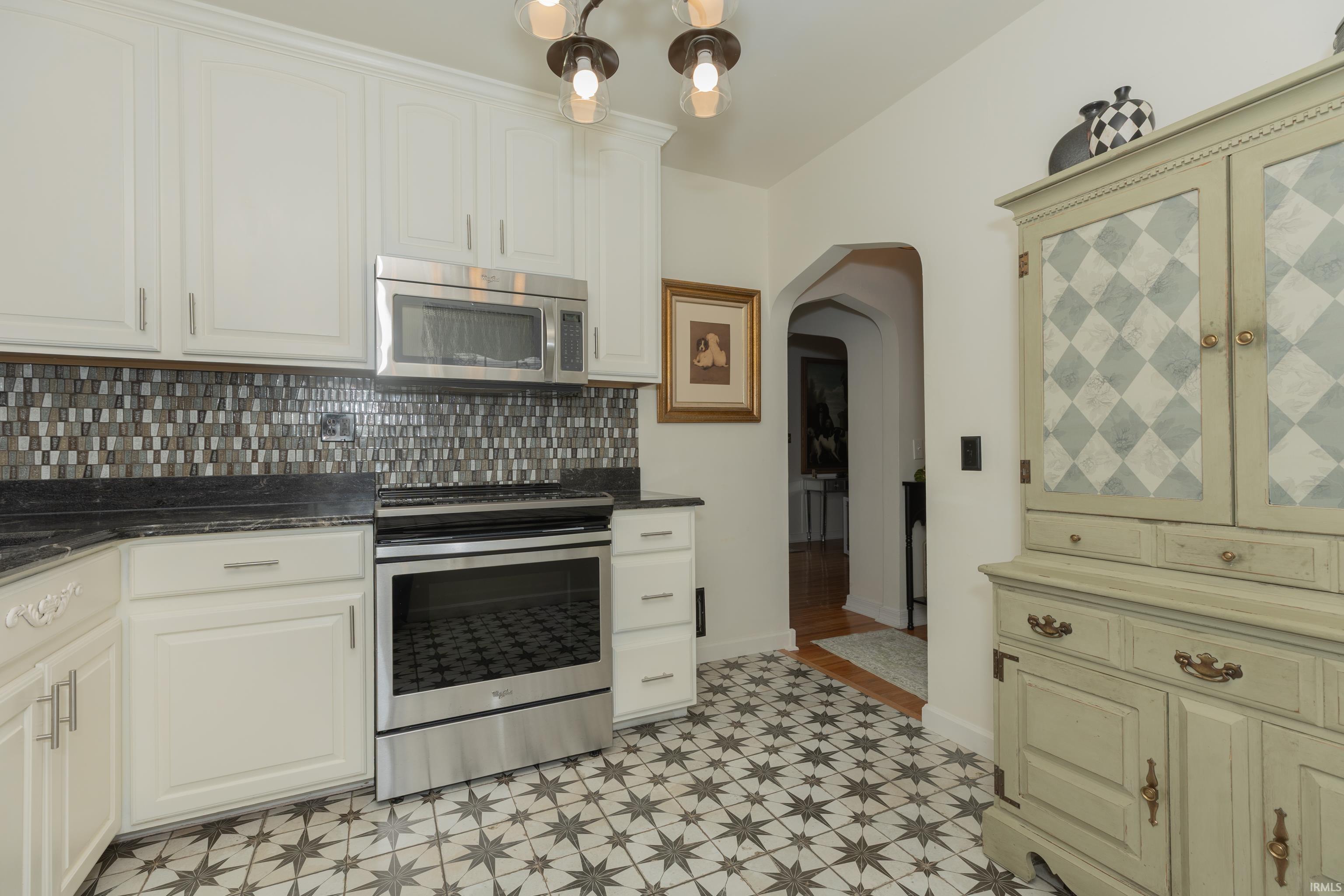 2913 E Mulberry Street