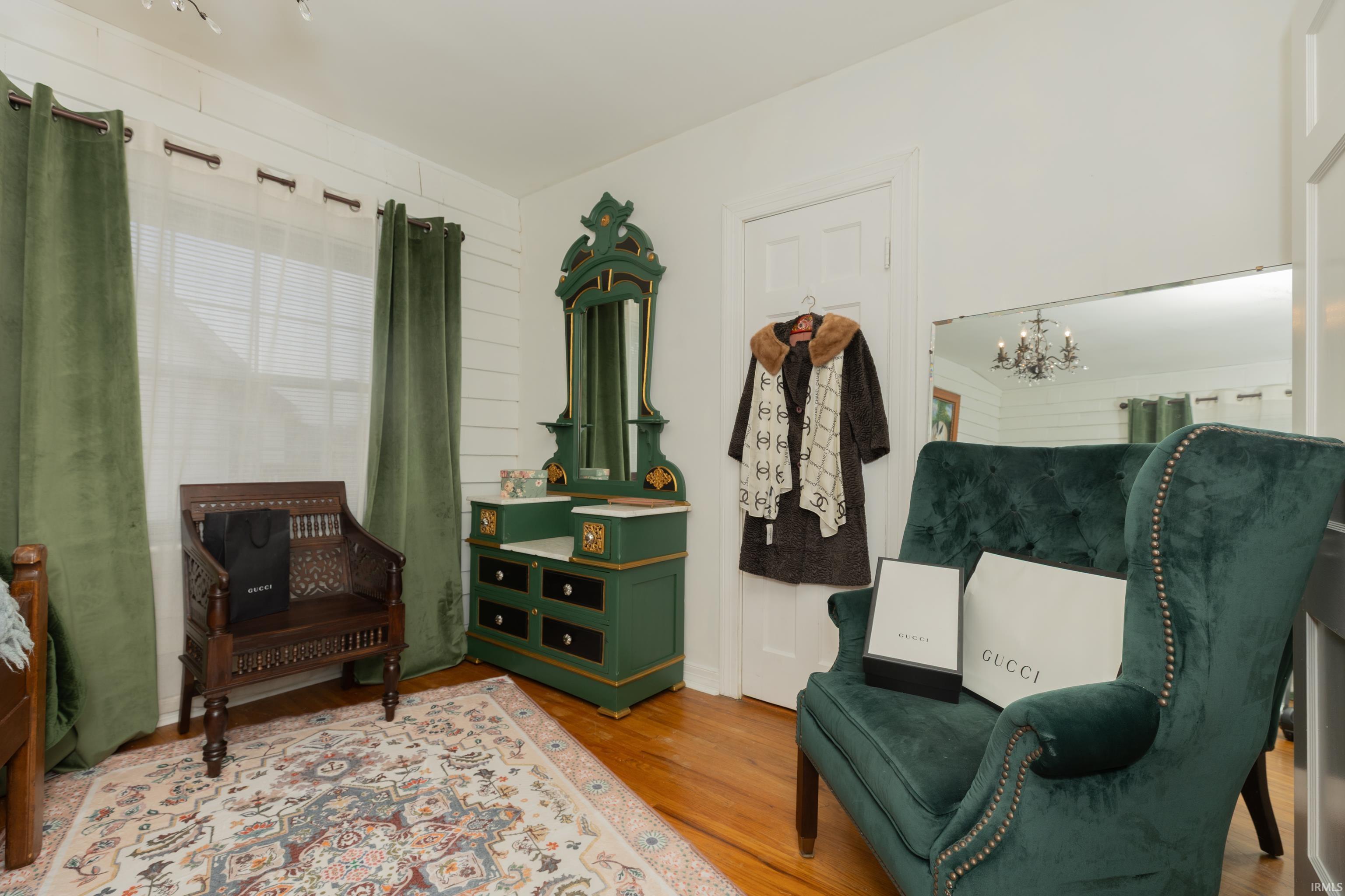 2913 E Mulberry Street