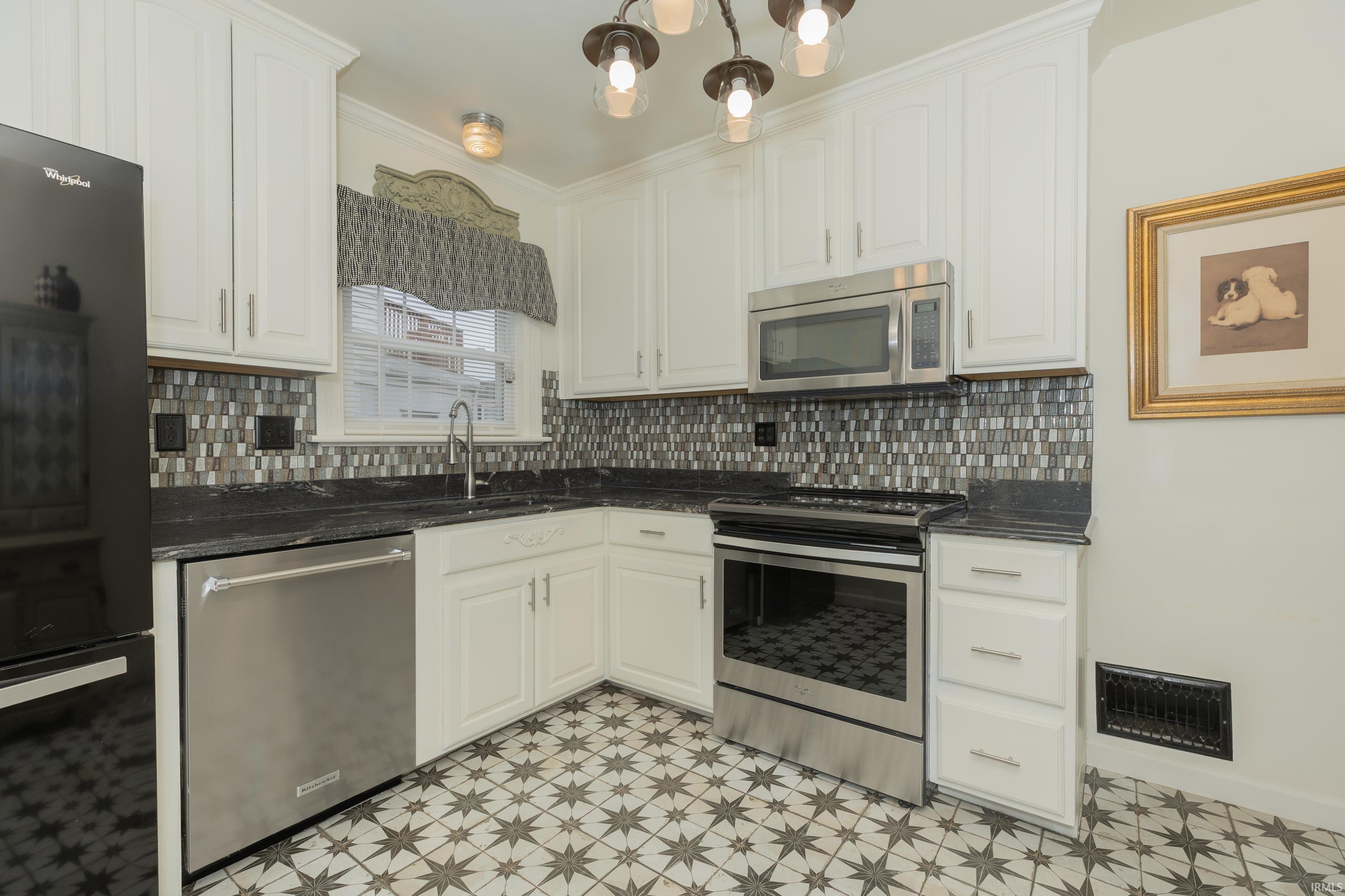 2913 E Mulberry Street