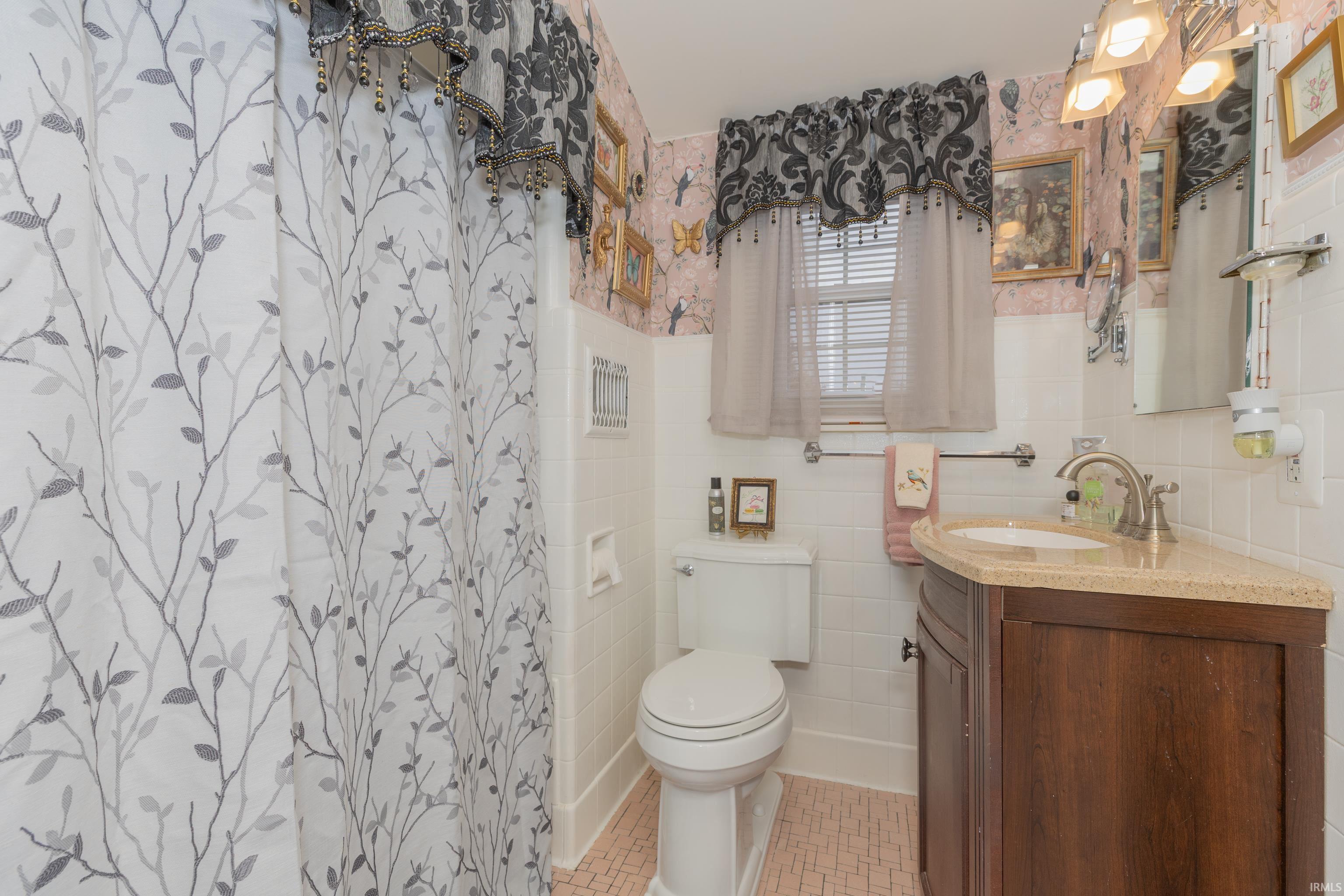 2913 E Mulberry Street